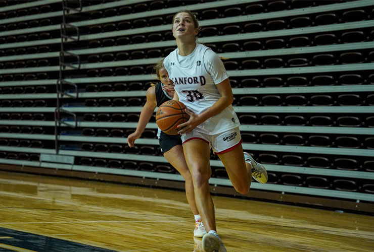 Sydney Terveen wbb player dribbling in for a layup