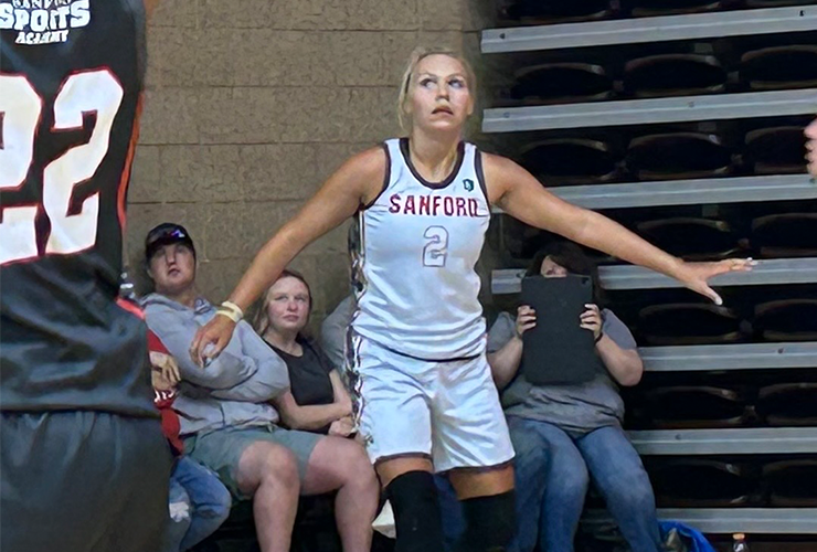 Alum Cailyn Kelly playing basketball