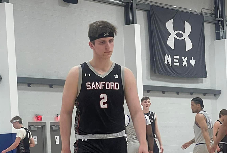 Alum Jaxson Wingert playing basketball