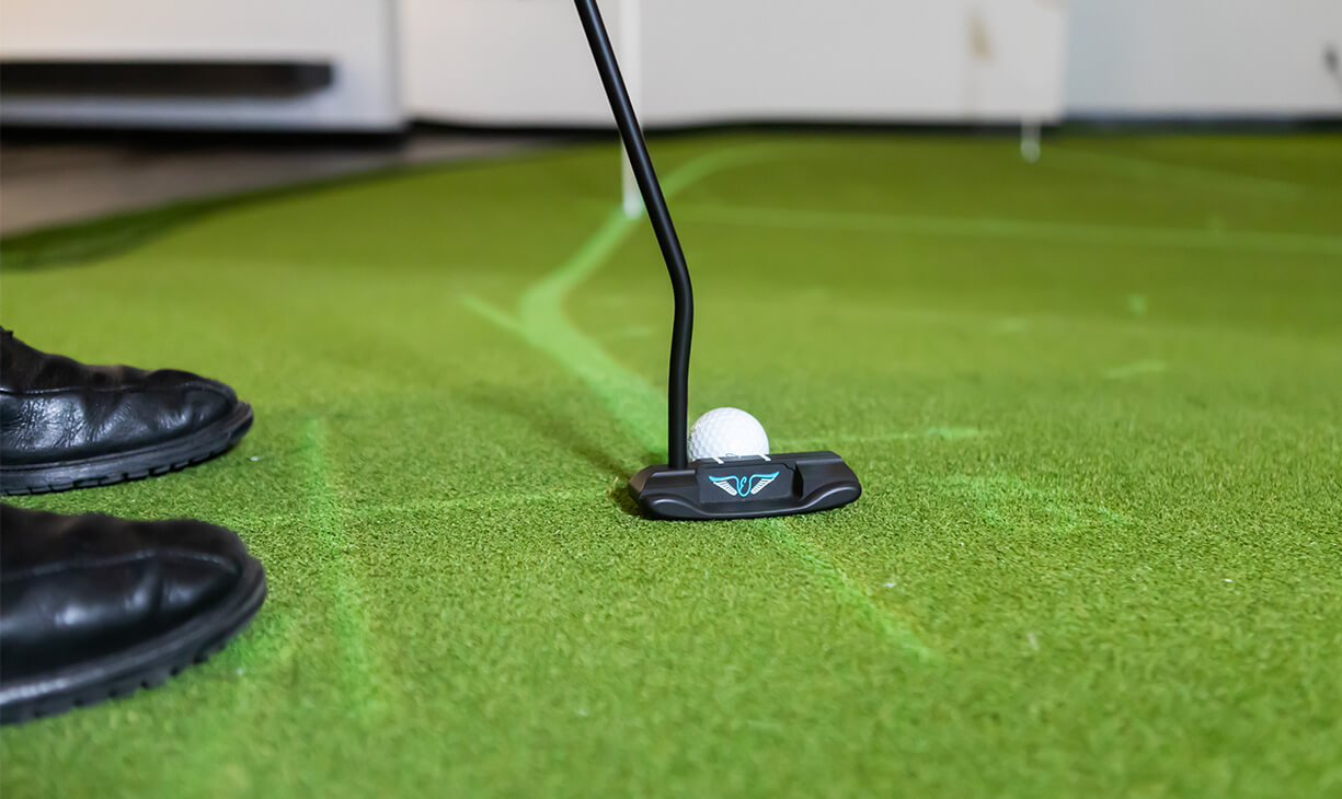 athlete putting at golf academy in Fargo