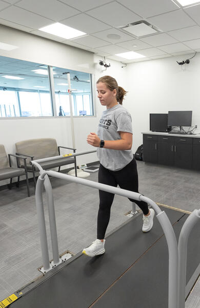 Female athlete performing a running analysis with Sanford Sports Performance